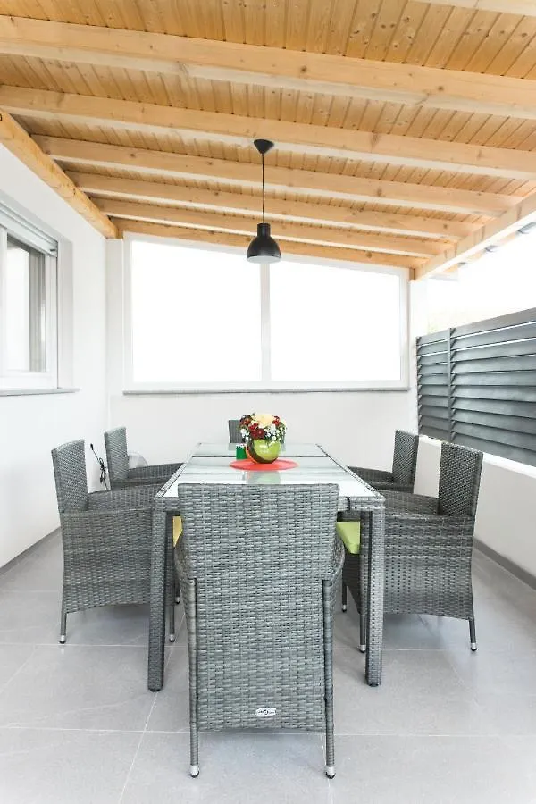 Apartment Zara - Luxury Apartment With Private Pool