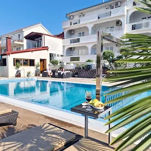 apartments-silva-trogir.splithotels.org/