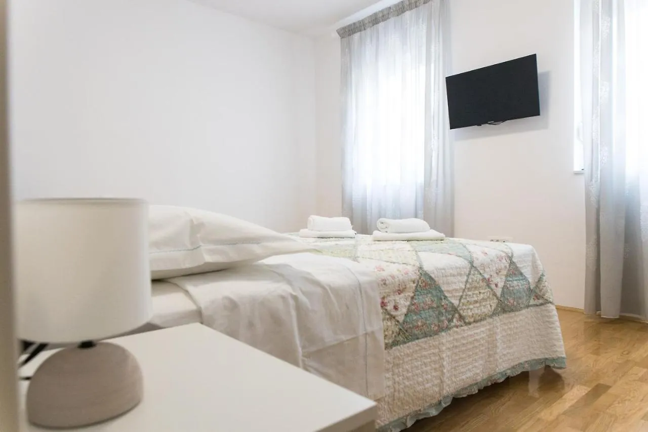 Apartment Zara - Luxury Apartment With Private Pool  Zadar