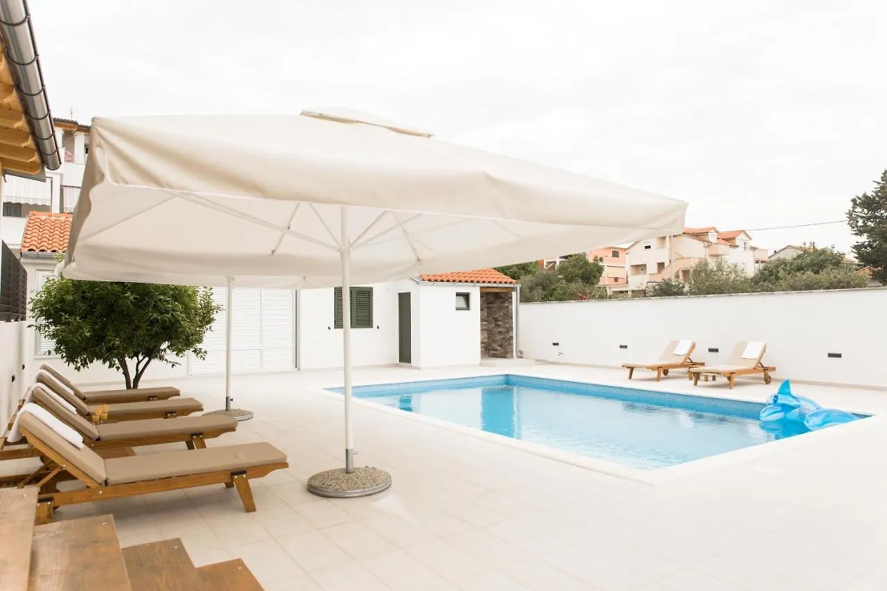 Apartment Zara - Luxury Apartment With Private Pool Croatia