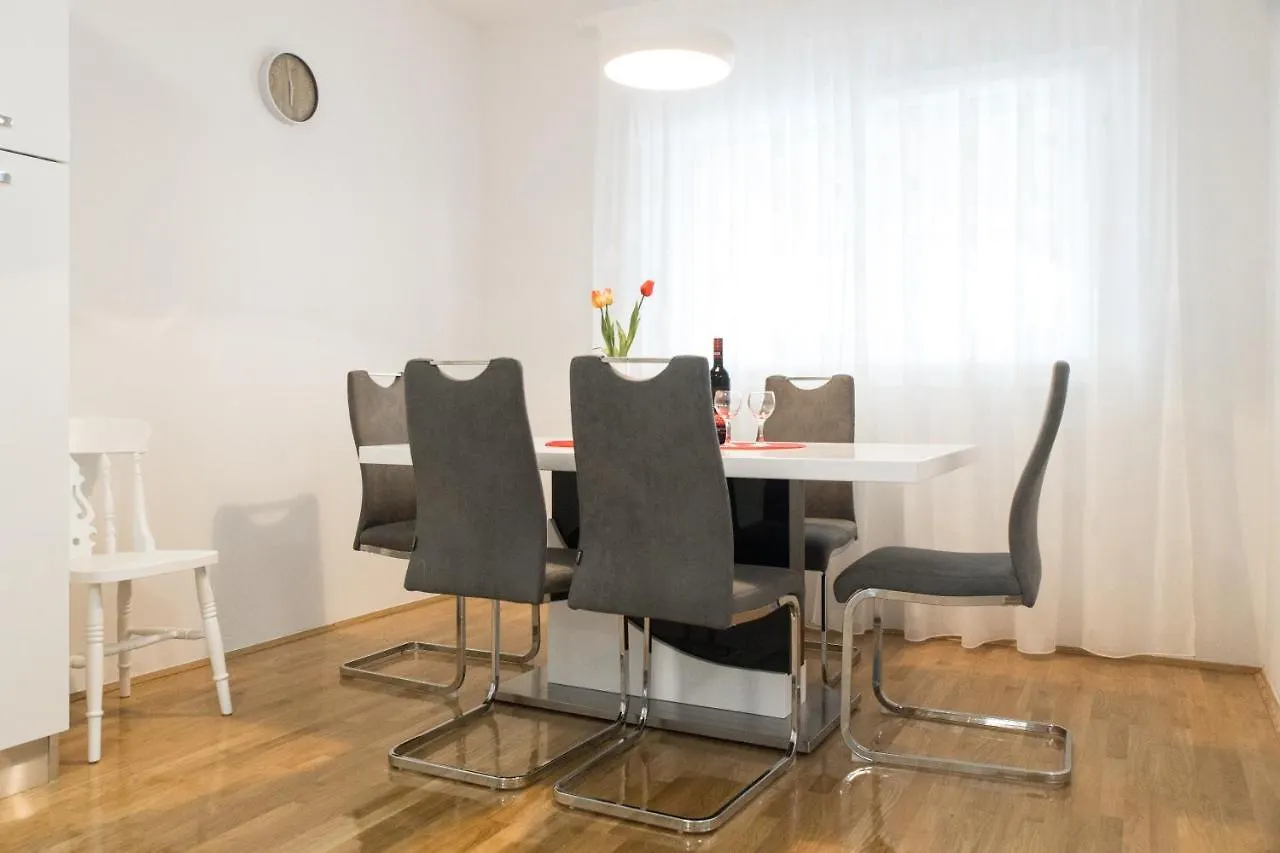 Apartment Zara - Luxury Apartment With Private Pool